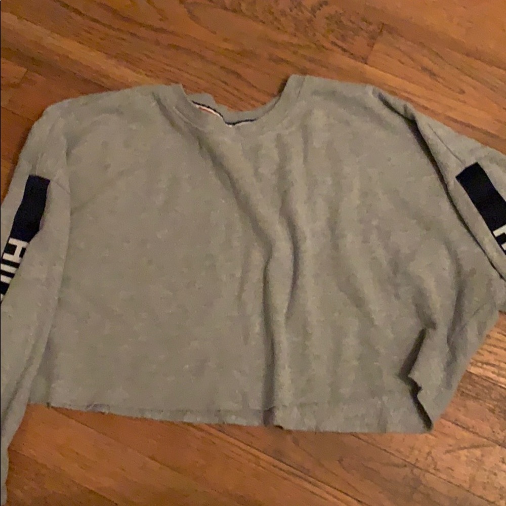 Cropped long sleeve shirt